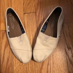 Women’s cream Toms